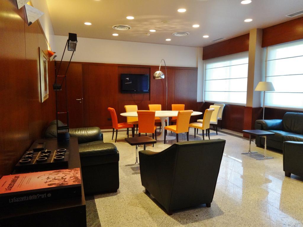 Hotel Excelsior Magenta Bagian luar foto
