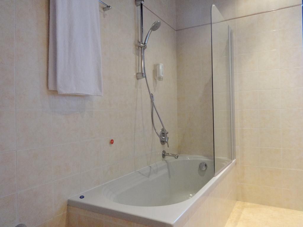 Hotel Excelsior Magenta Bagian luar foto