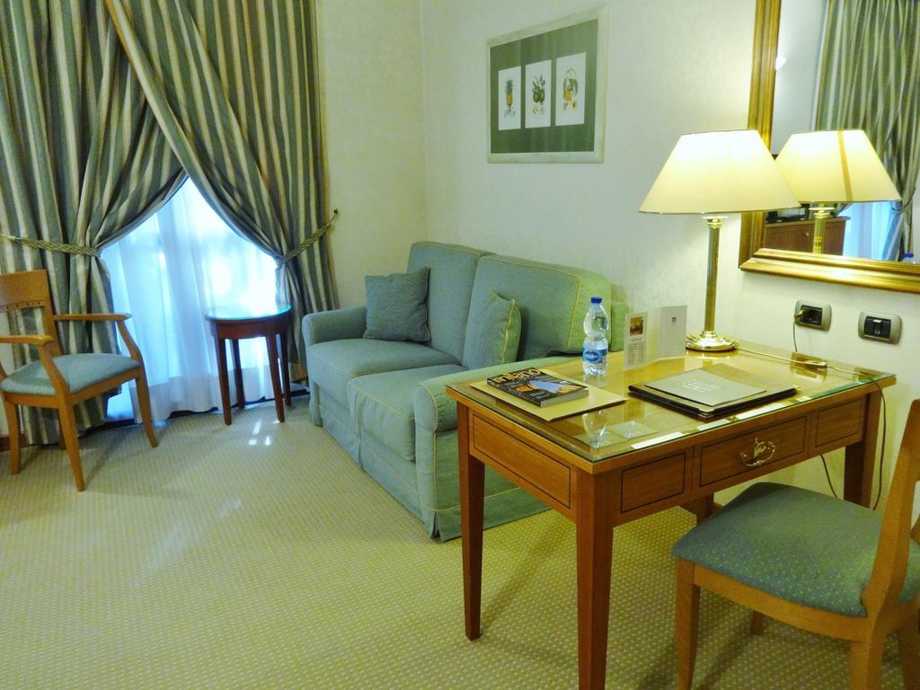 Hotel Excelsior Magenta Bagian luar foto