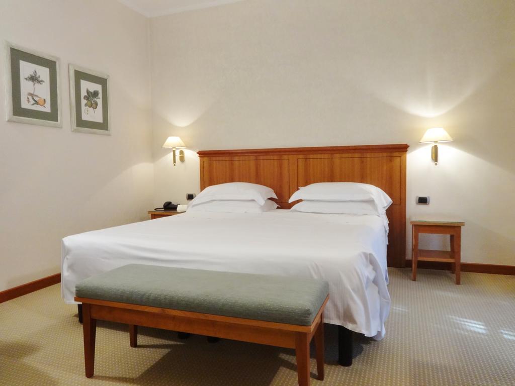 Hotel Excelsior Magenta Bagian luar foto
