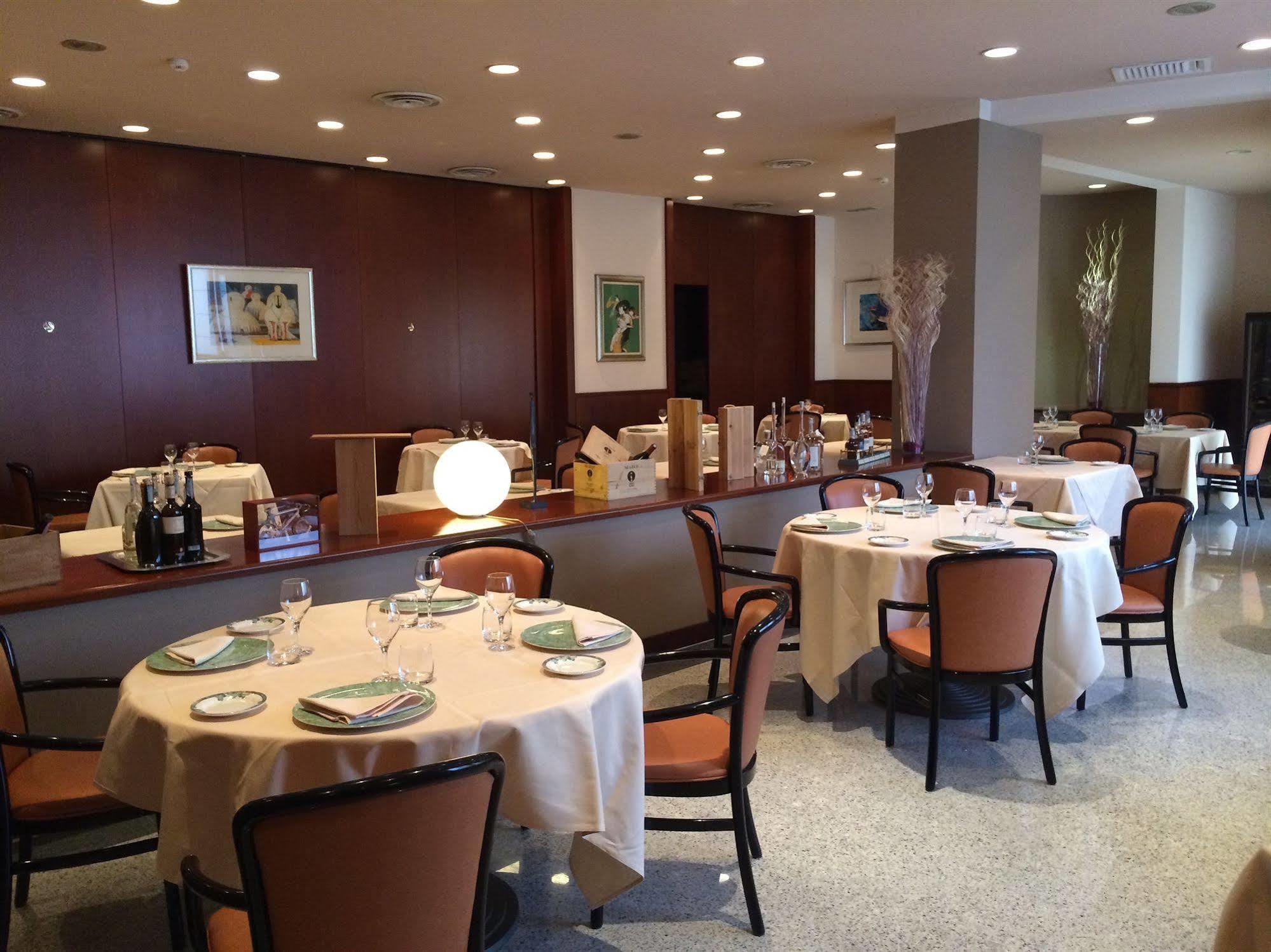 Hotel Excelsior Magenta Bagian luar foto