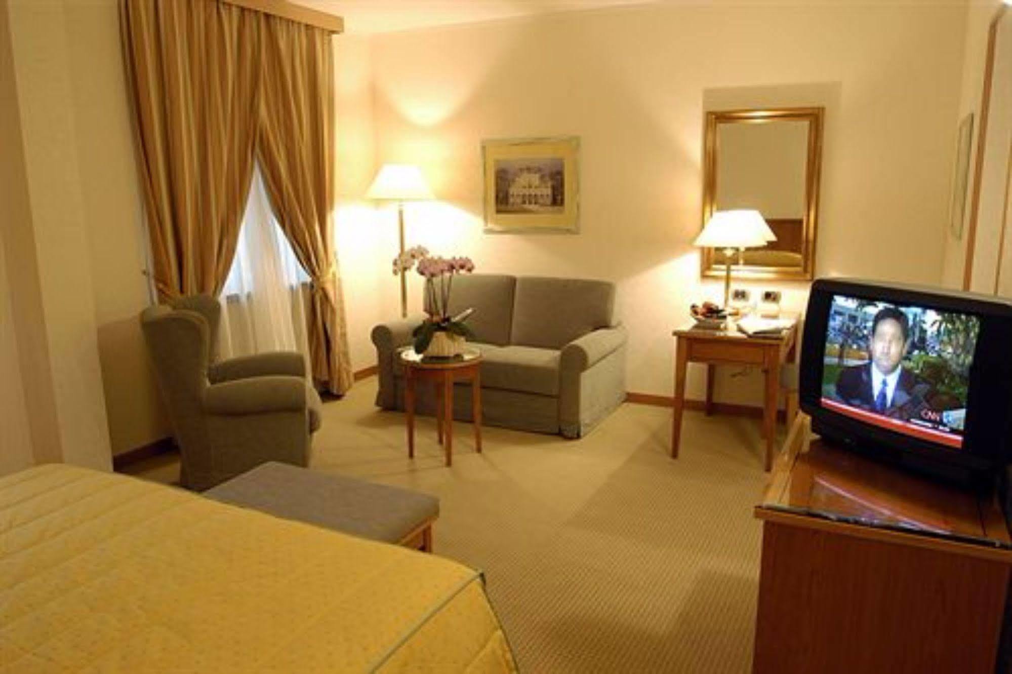 Hotel Excelsior Magenta Ruang foto